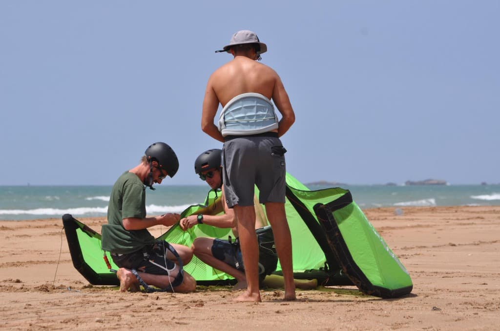 Kitesurf preparation Essaouira - kite setup lesson